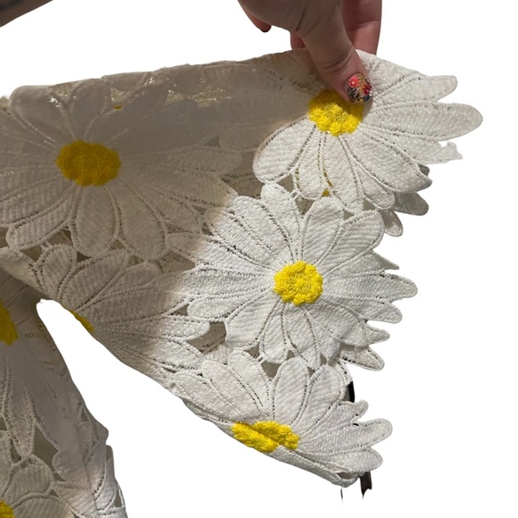 Ft Inc Big Flower Lace Top - Picture 7 of 9